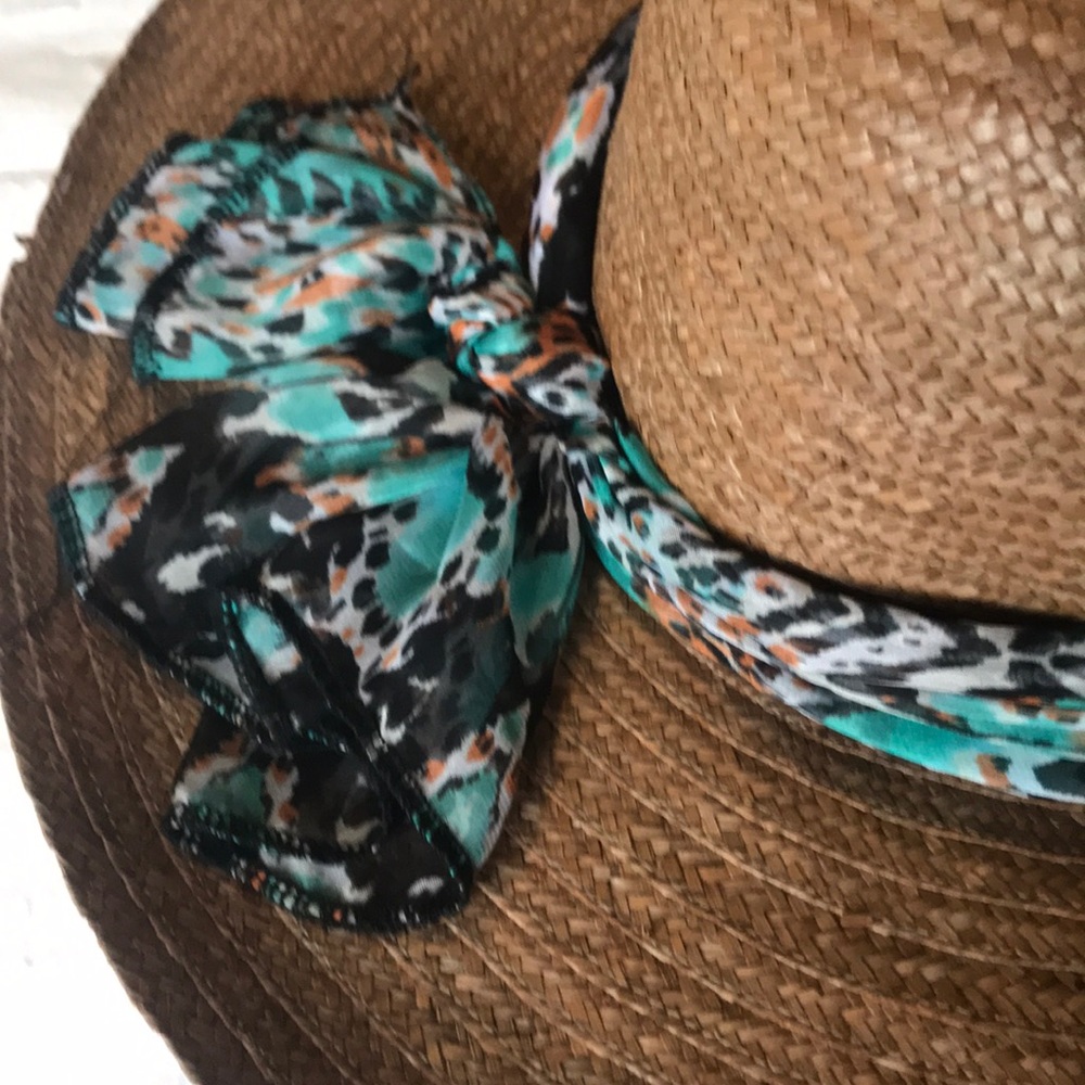 Beautiful Hat - Picture 2 of 4